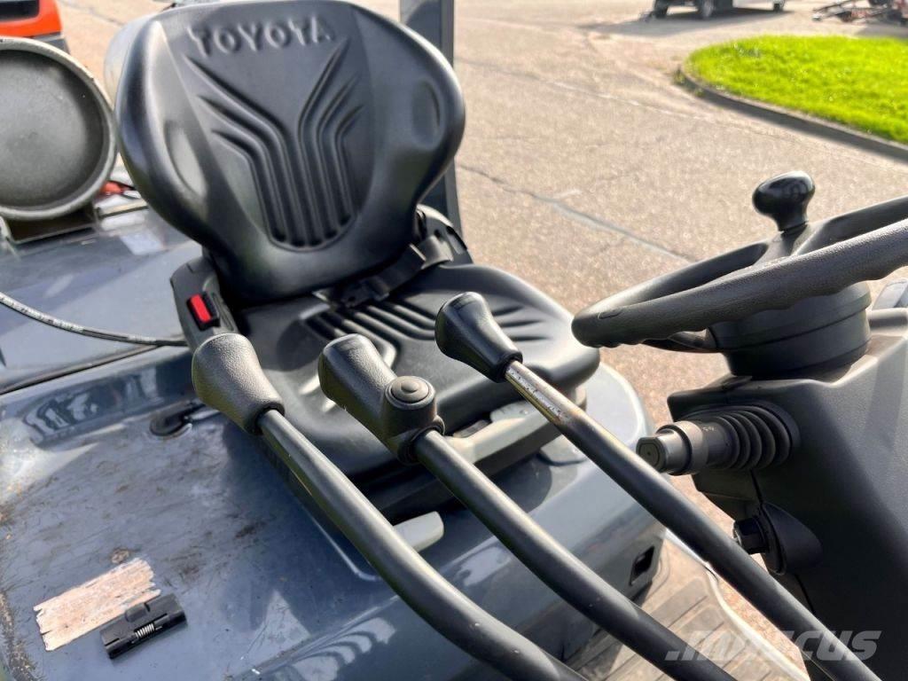 Toyota 02-8FGJF35 Camiones LPG