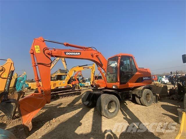 Doosan DH150 Excavadoras sobre orugas