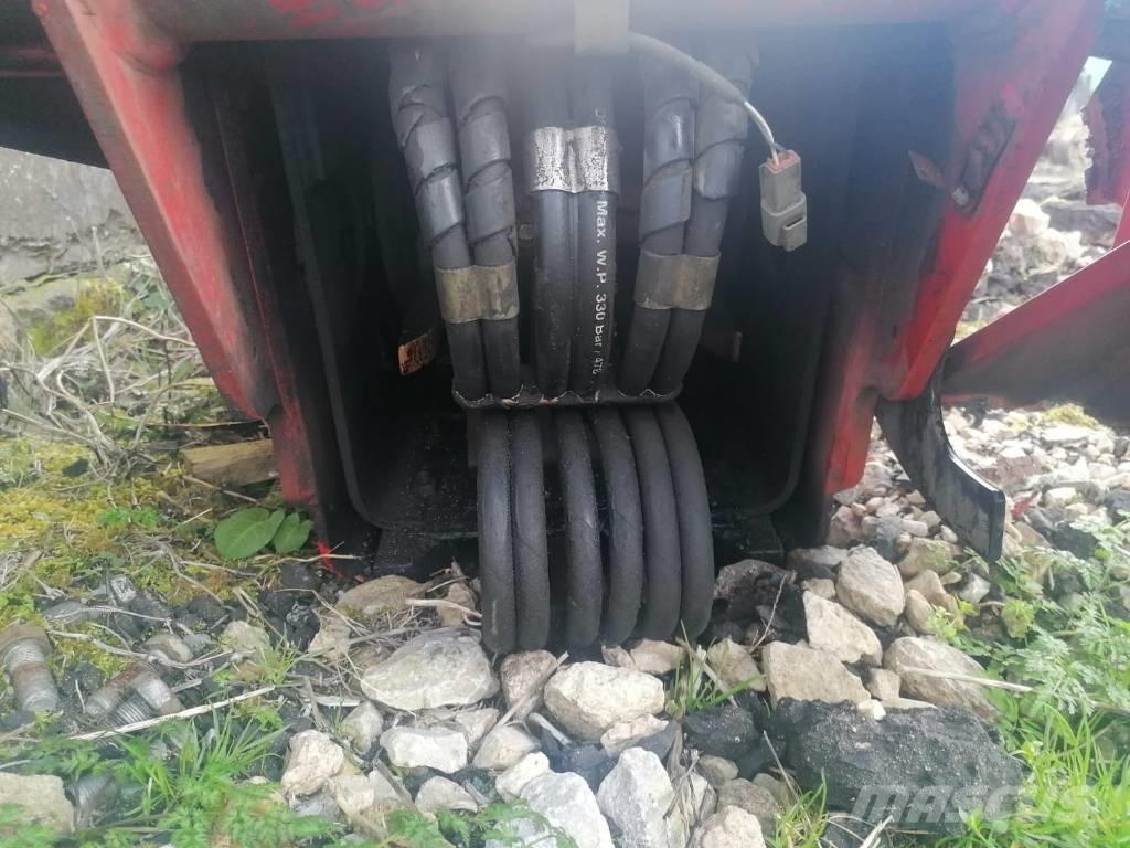 Manitou MT 1740 arm Plataformas y cucharones