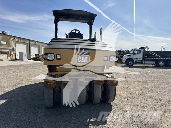 CAT CW14 Rodillos sobre neumáticos
