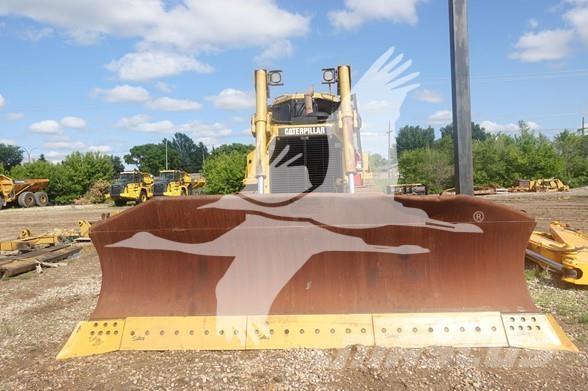 CAT D8T Buldozer sobre oruga