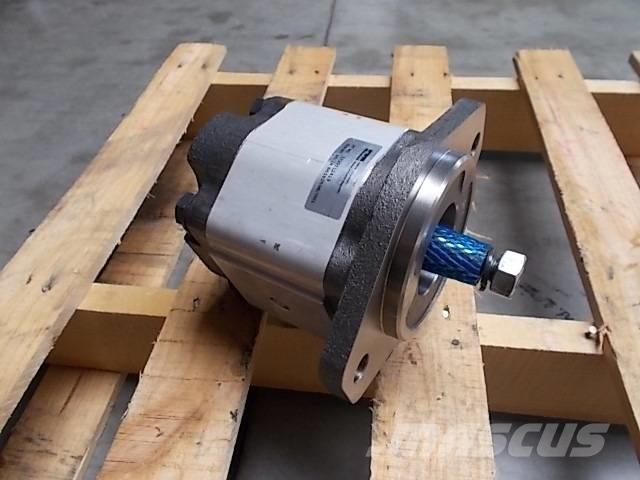 Komatsu PW 148-8 Hidráulicos