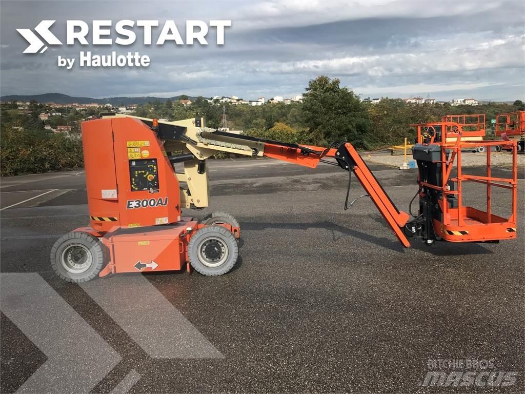 JLG E300 AJ Plataformas con brazo de elevación manual