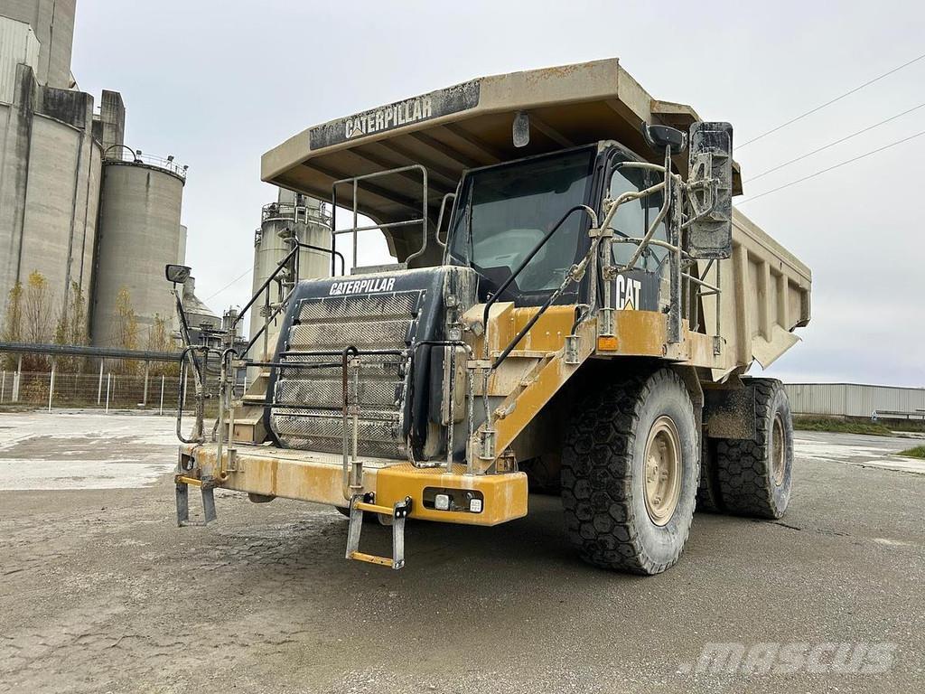 CAT 775F Camiones de volteo rigidos