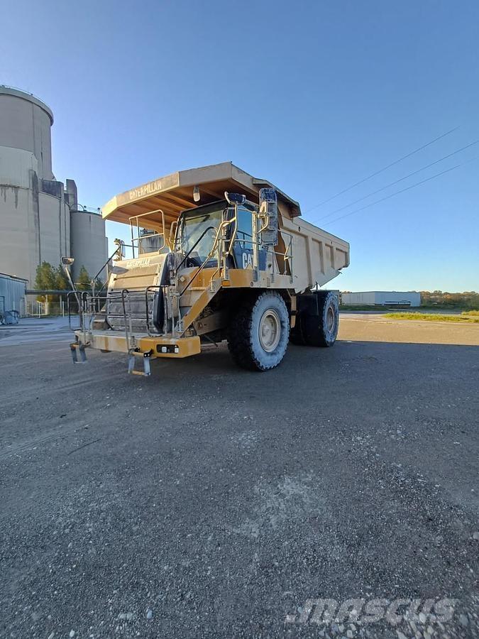 CAT 775F Camiones de volteo rigidos