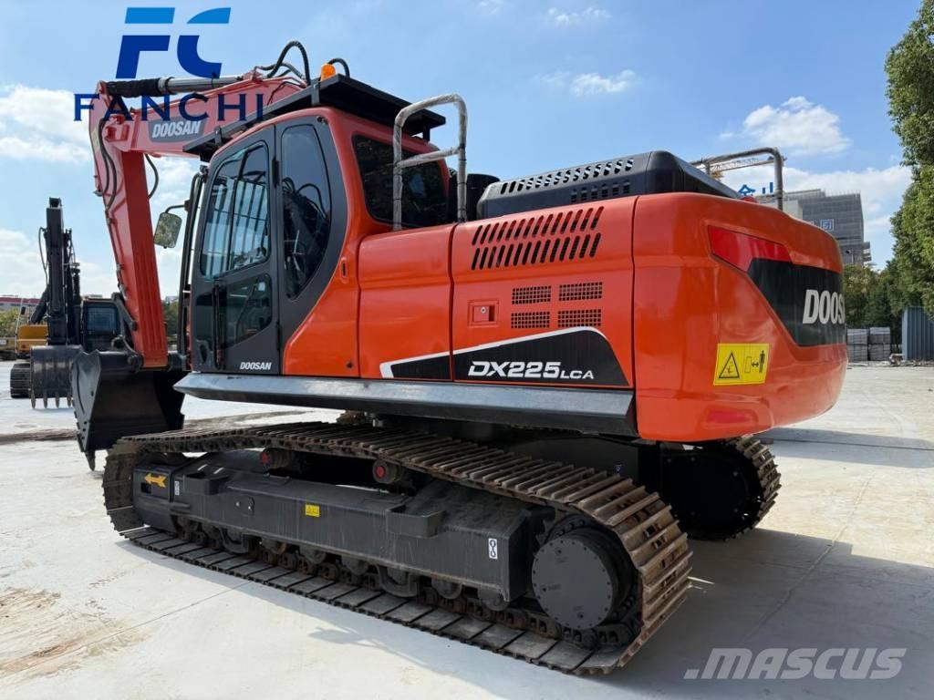 Doosan DX 225 Excavadoras sobre orugas