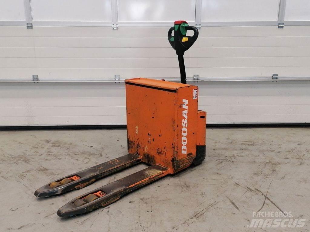 Doosan LEDH20M Montacargas de baja elevación