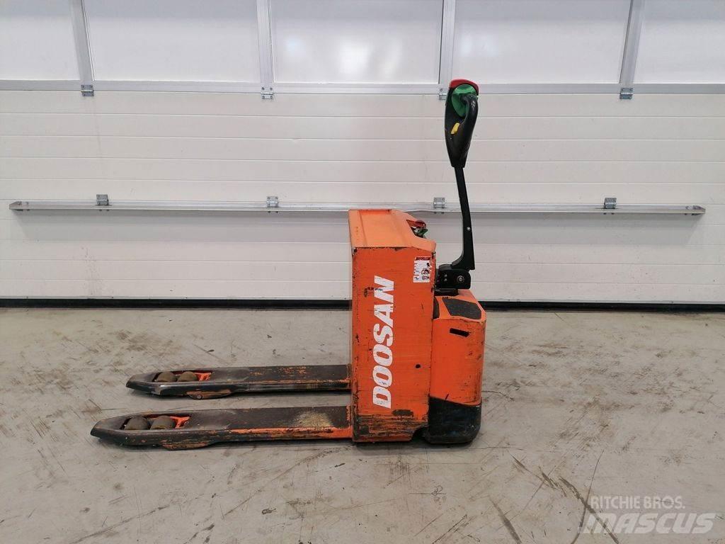 Doosan LEDH20M Montacargas de baja elevación