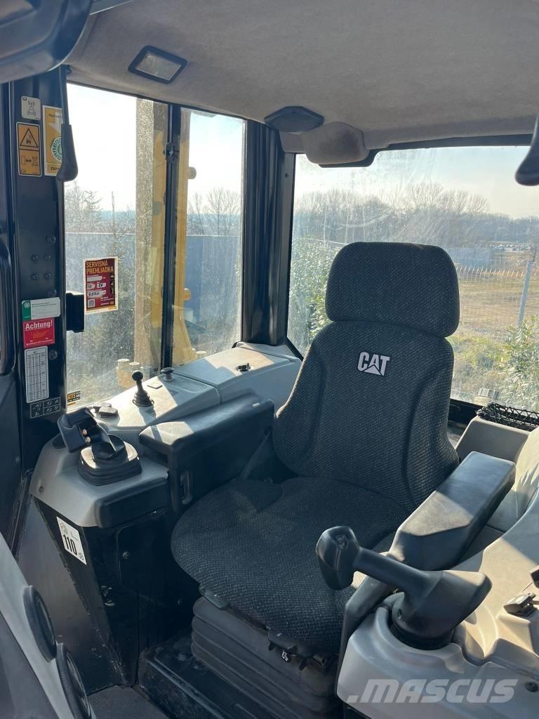 CAT D 6 N XL Buldozer sobre oruga