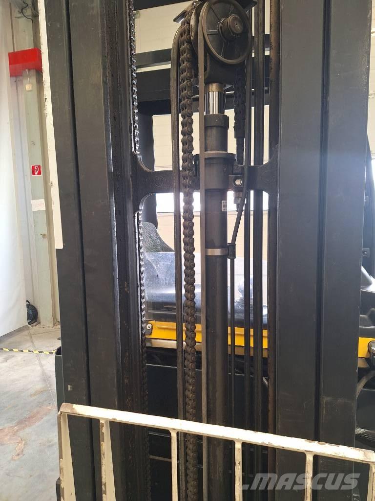 Yale MR 14 Montacargas de alcance de gran altura