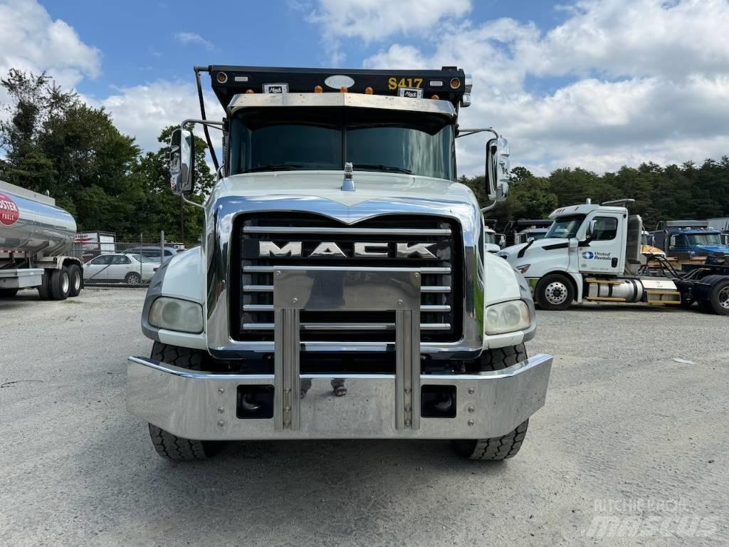 Mack GU813 Bañeras basculantes usadas