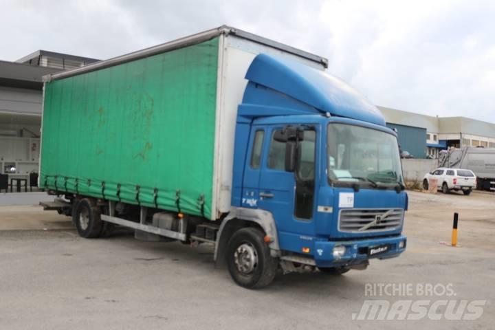 Volvo FL220 Camiones con caja de remolque