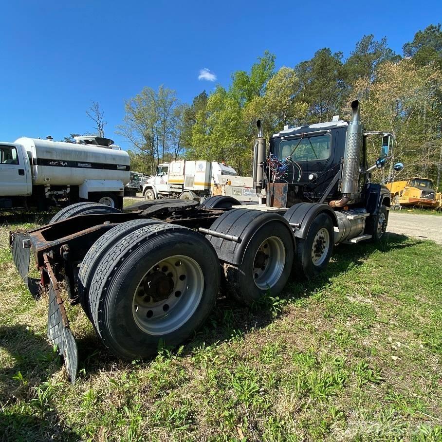 Mack CHN613 Camiones tractor