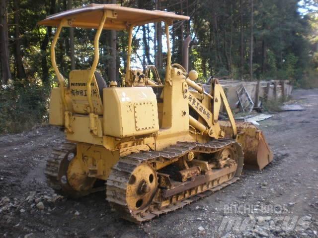 Mitsubishi BS3F Buldozer sobre oruga