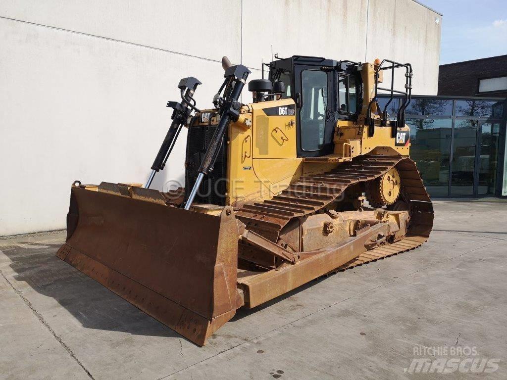 CAT D6T LGP Buldozer sobre oruga