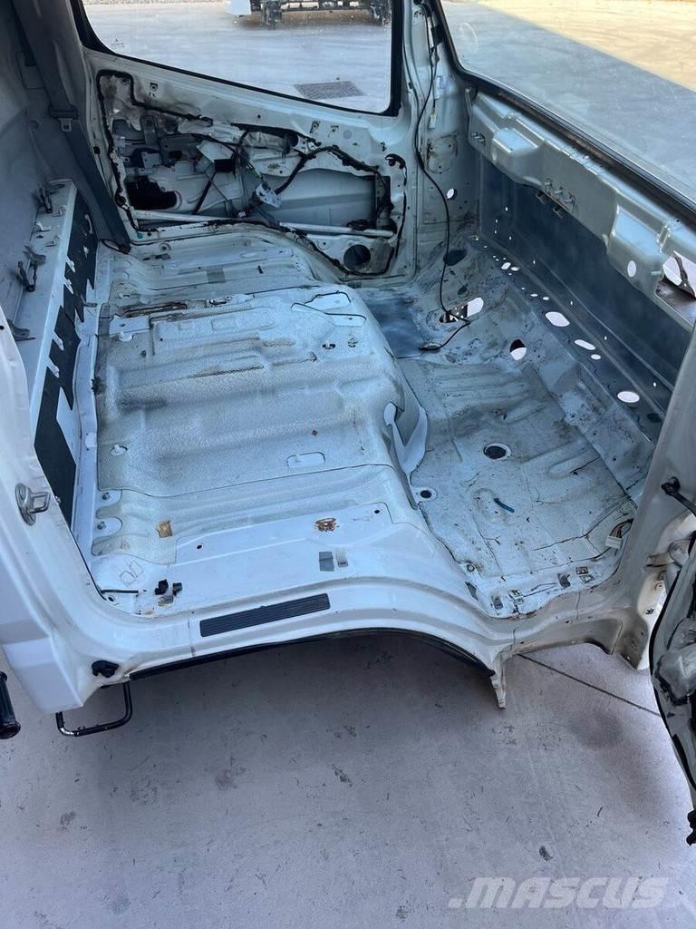 Mitsubishi S MODEL Cabinas