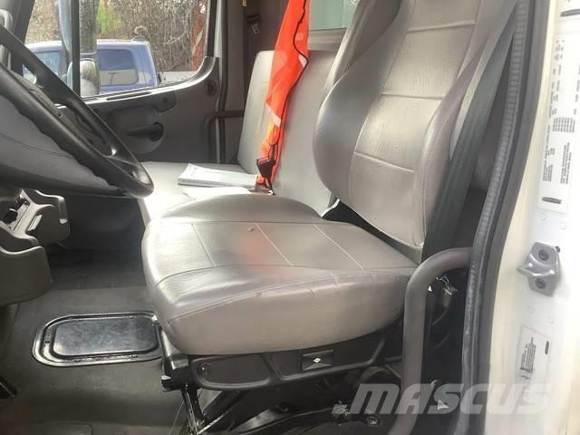 Freightliner M2 Camiones con caja de remolque