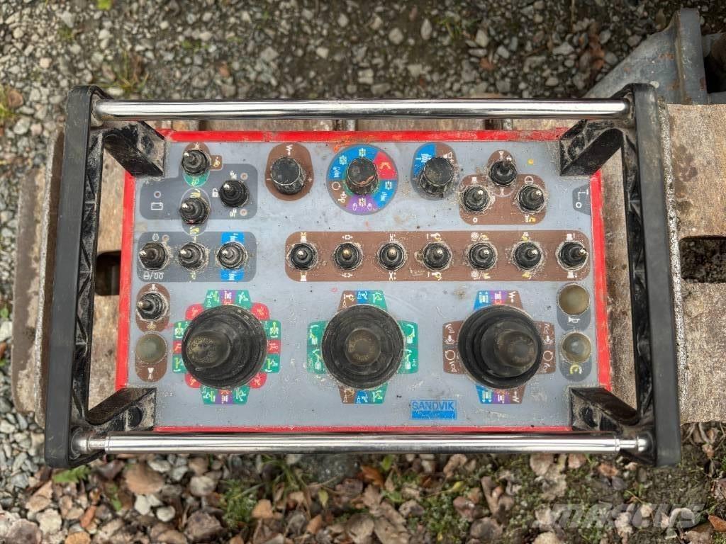 Sandvik Dino DC400Ri Perforadora de superficie