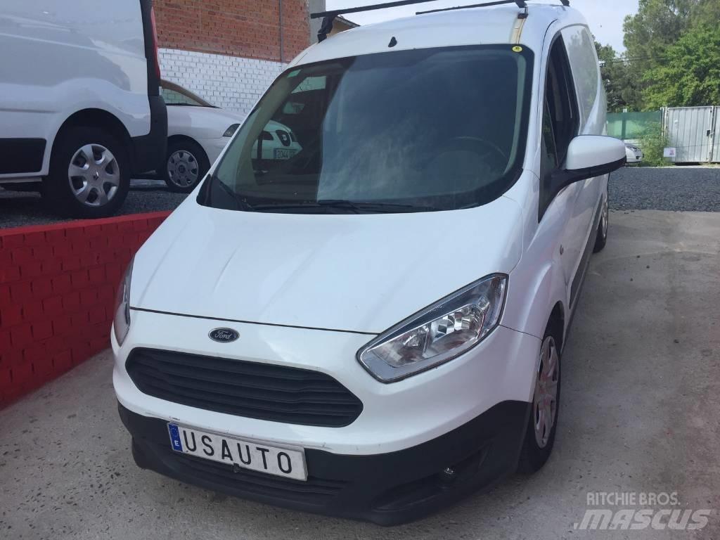 Ford Courier Vehículos de caha cerrada