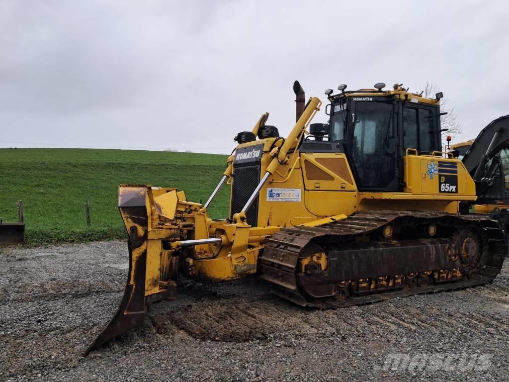 Komatsu D 65 PX-17 Buldozer sobre oruga