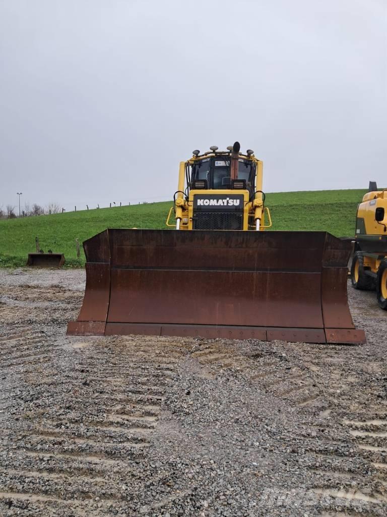 Komatsu D 65 PX-17 Buldozer sobre oruga