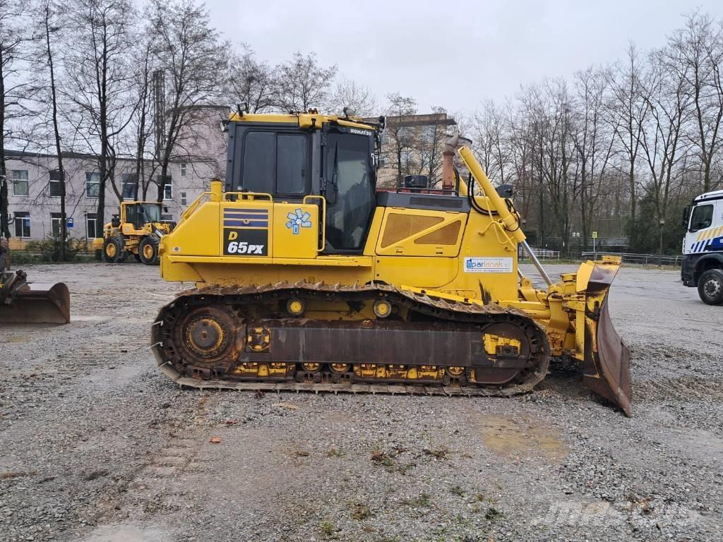 Komatsu D 65 PX-17 Buldozer sobre oruga