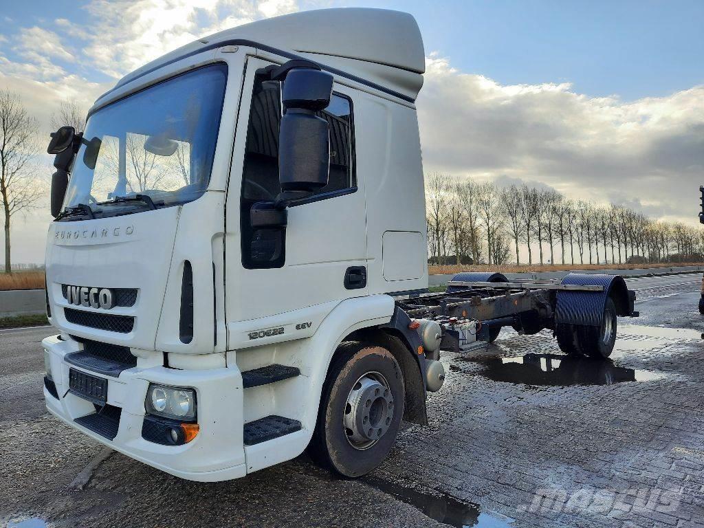 Iveco 120E22 Camiones con chasís y cabina