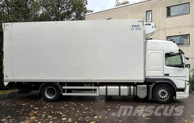 Volvo FM-4X2R Camiones con caja de remolque