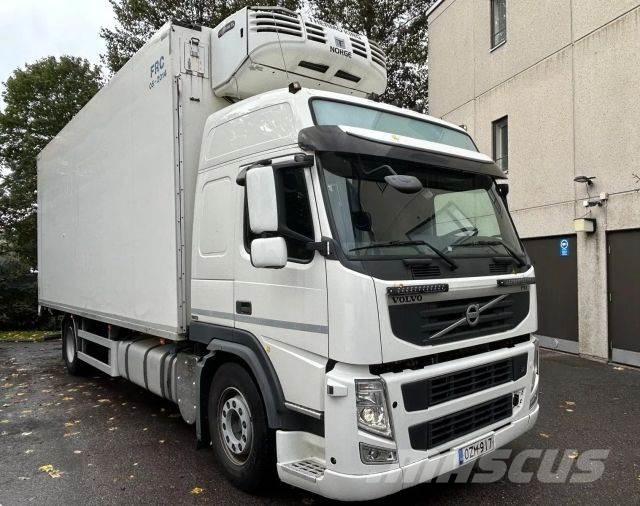 Volvo FM-4X2R Camiones con caja de remolque