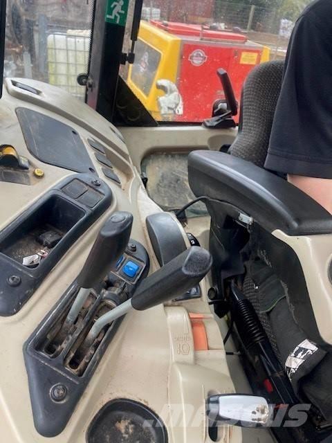 Massey Ferguson 5710 Tractores