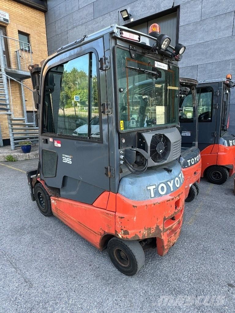 Toyota 8FBMT35 Carretillas de horquilla eléctrica