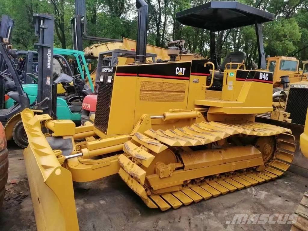 CAT D 4 C Buldozer sobre oruga