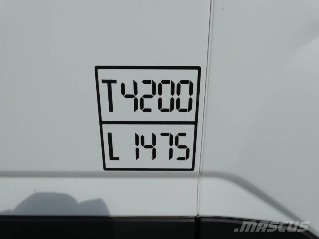 Iveco 35C21 Camiones con caja de remolque