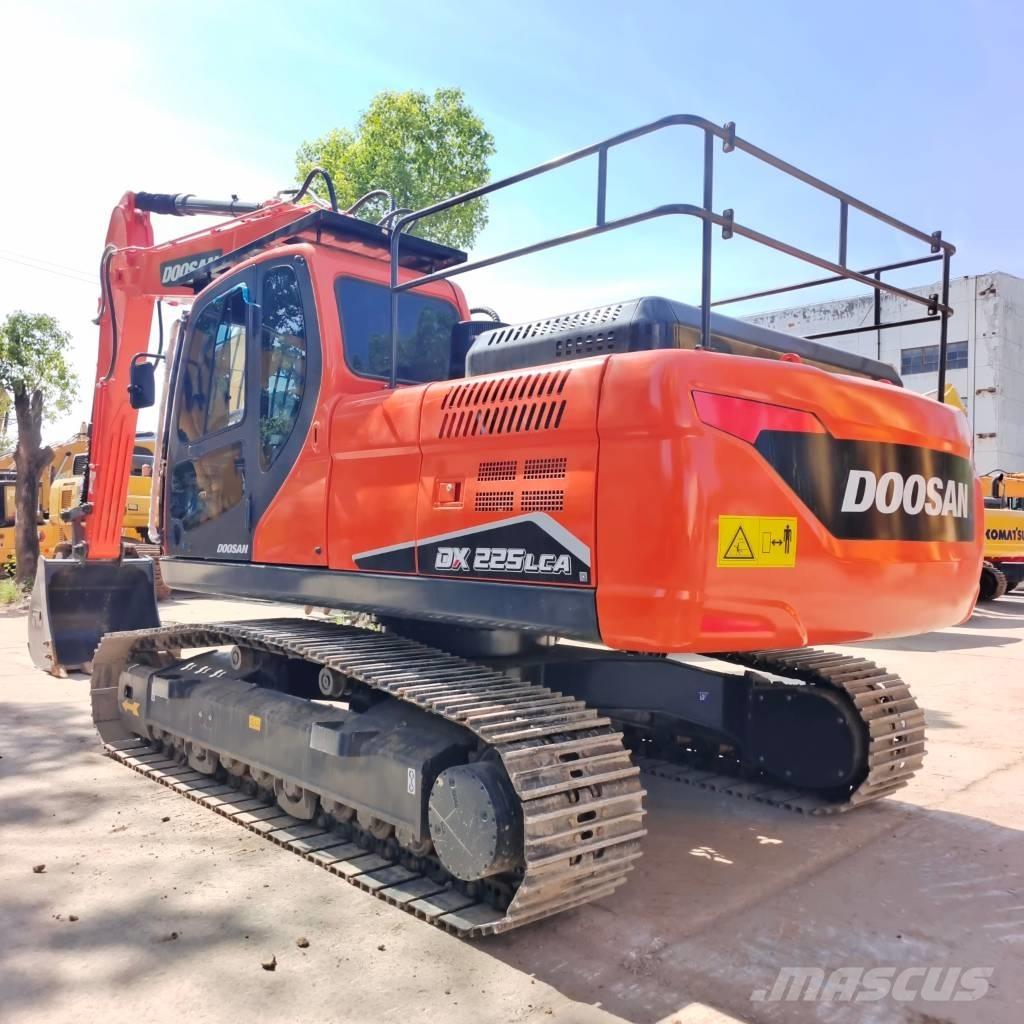 Doosan DX 225 LCA Excavadoras sobre orugas