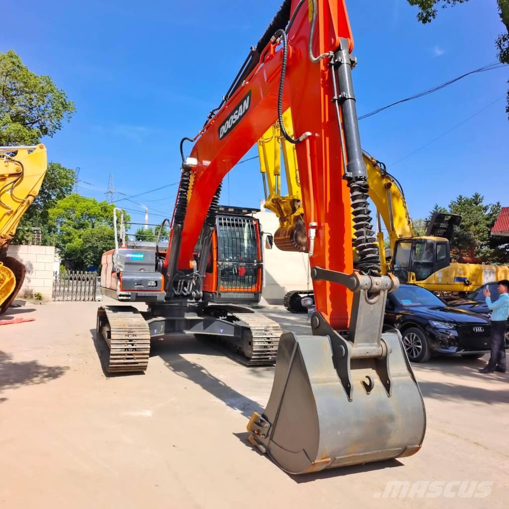 Doosan DX 225 LCA Excavadoras sobre orugas