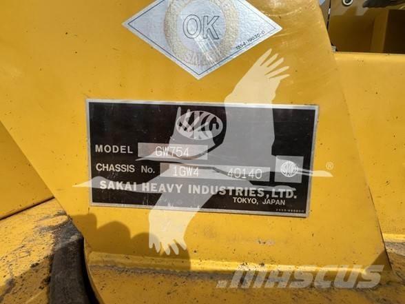 Sakai GW754 Rodillos sobre neumáticos