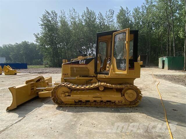 CAT D5G Buldozer sobre oruga