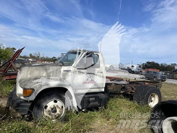 Ford F800 Camiones con chasís y cabina