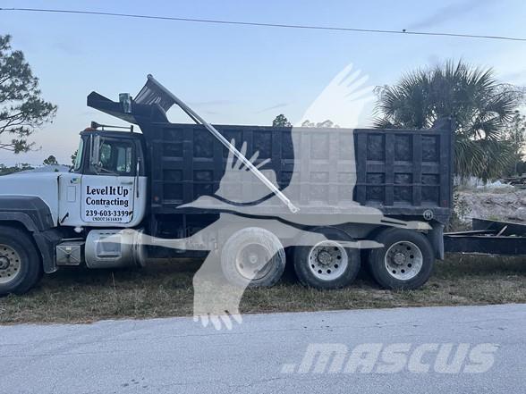 Mack RD688S Bañeras basculantes usadas