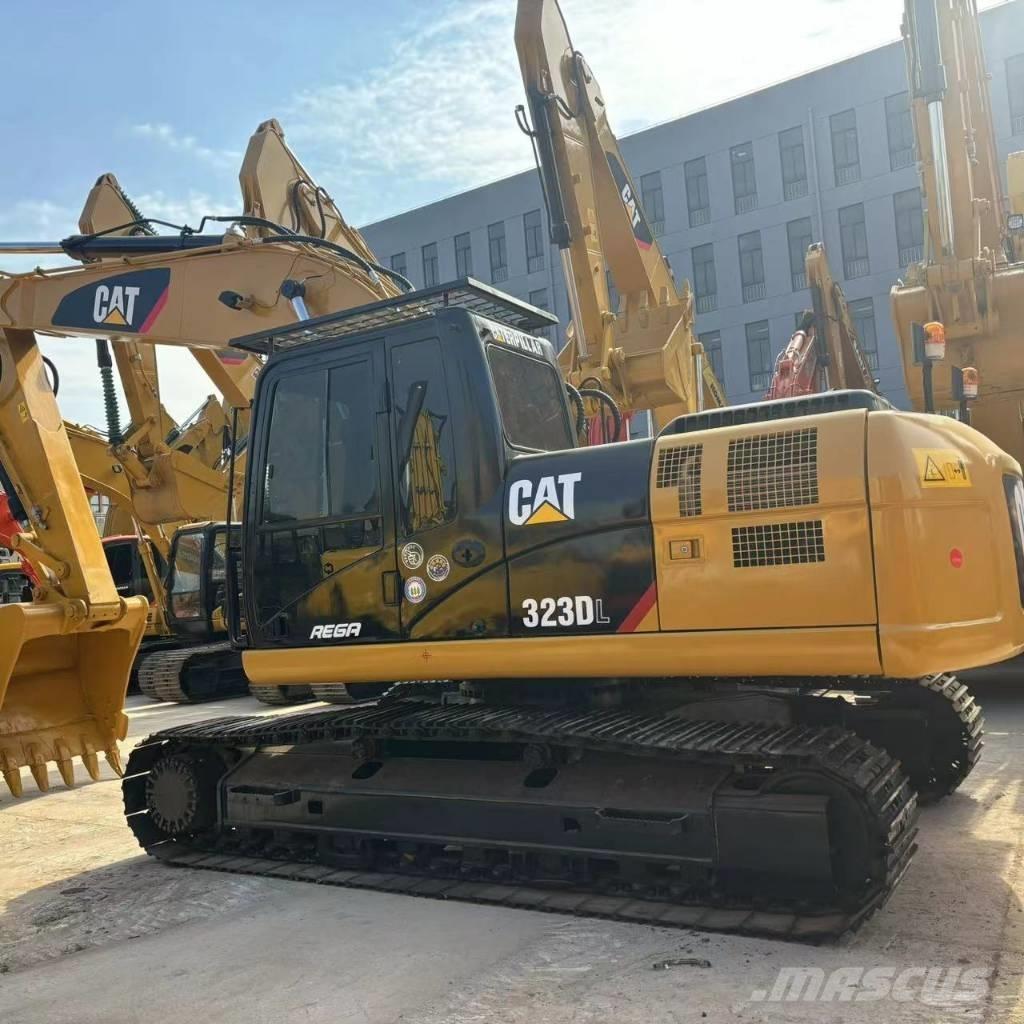CAT 323 D L Excavadoras sobre orugas