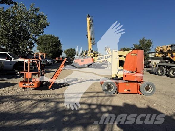 JLG E300AJP Plataformas con brazo de elevación manual