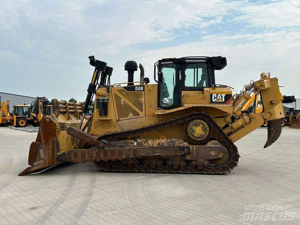 CAT D8R Buldozer sobre oruga