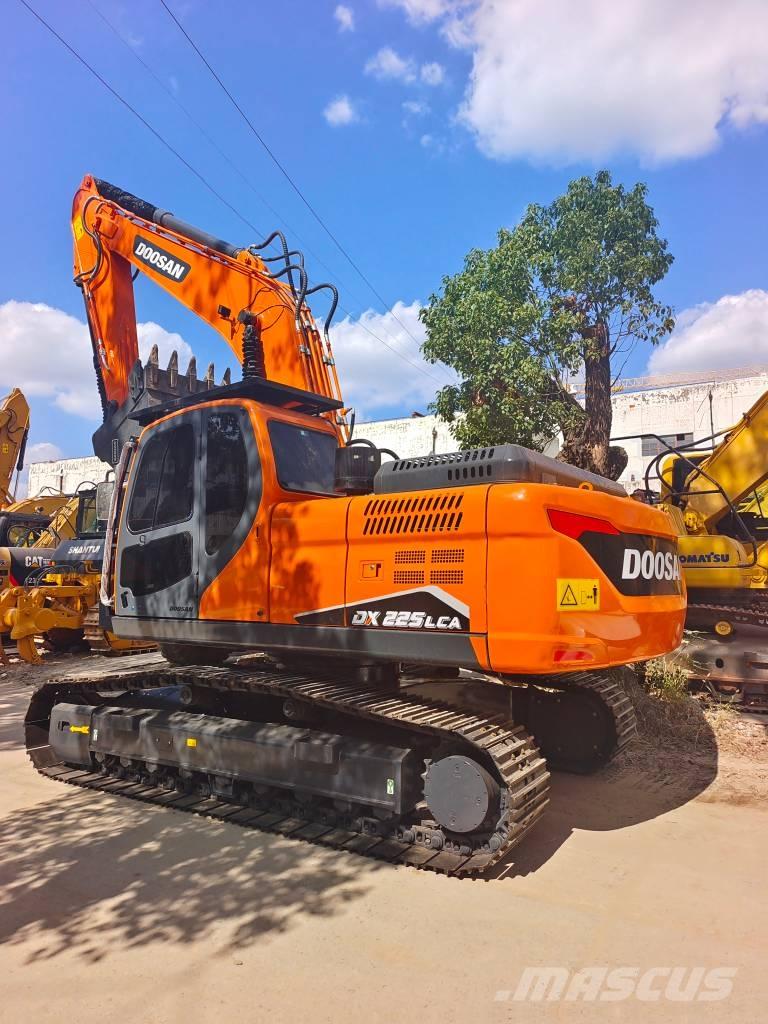 Doosan DX 225 LCA Excavadoras sobre orugas
