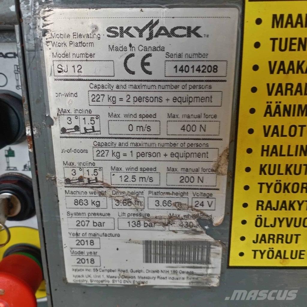 SkyJack SJ 12 Plataformas con jaula de elevación
