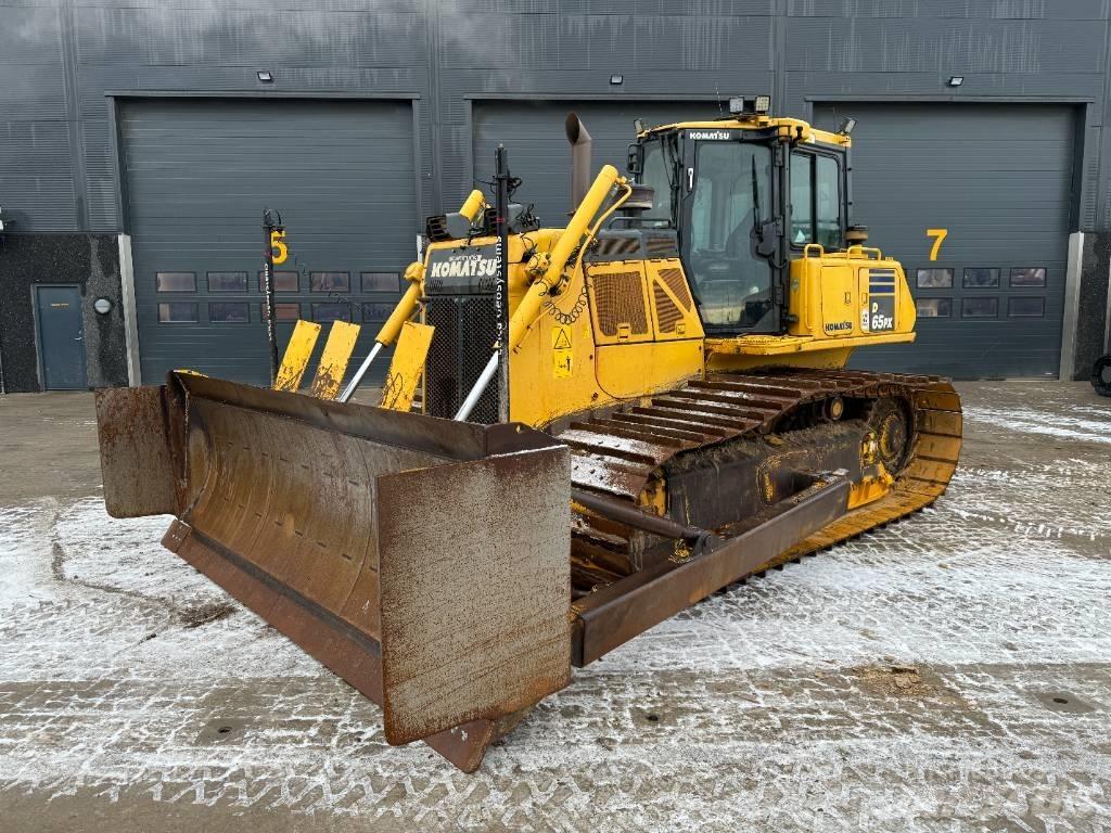 Komatsu D65PX-18 Buldozer sobre oruga