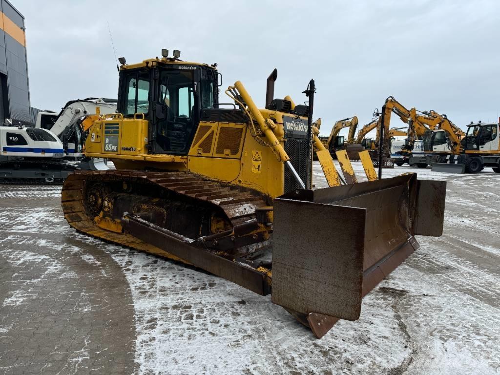 Komatsu D65PX-18 Buldozer sobre oruga