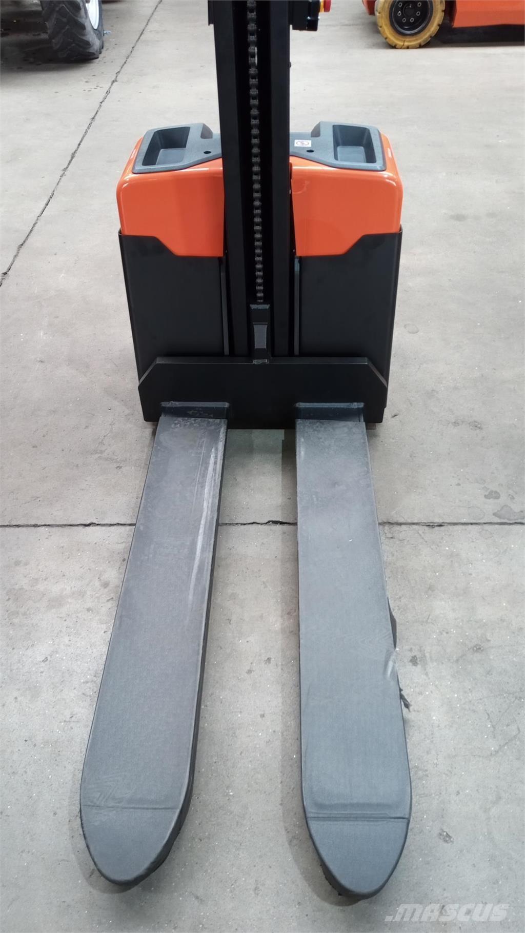 Toyota HWE100 Apiladoras eléctricos