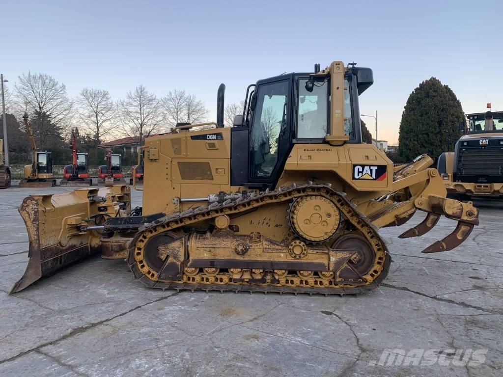 CAT D 6 N XL Buldozer sobre oruga