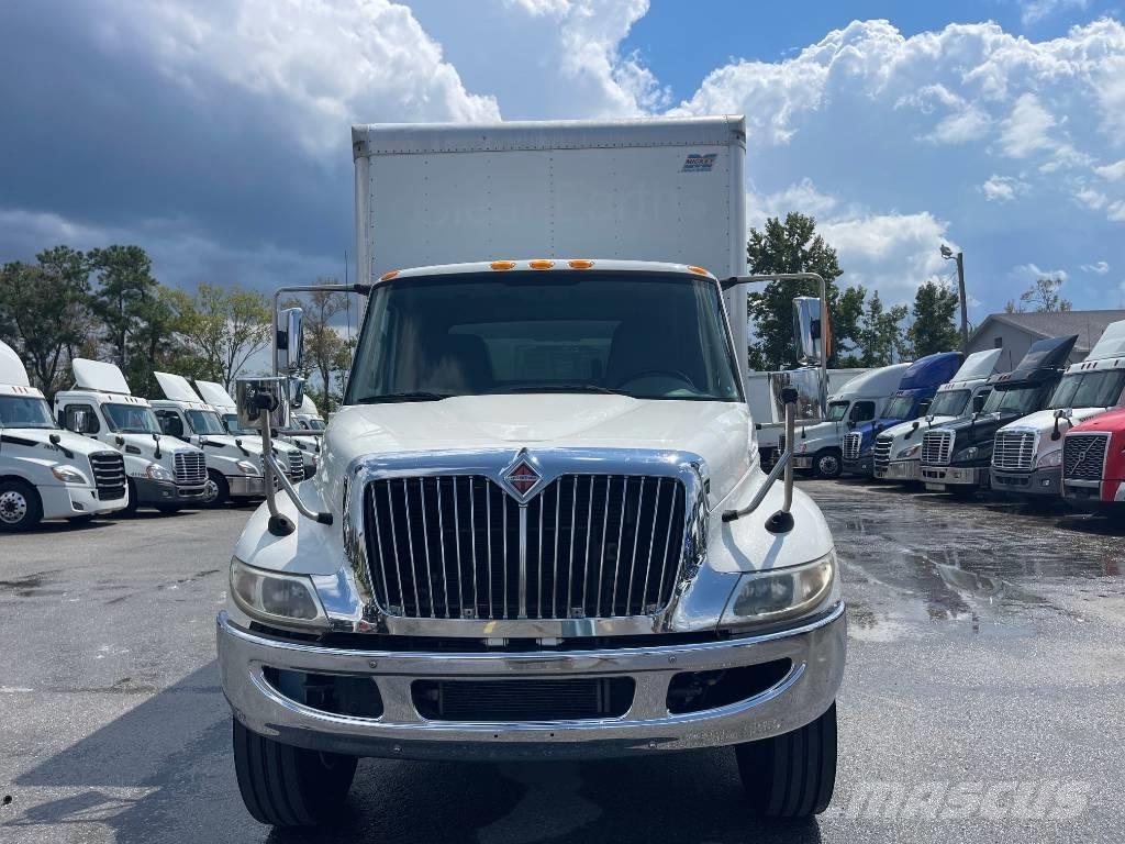 International 4300 Camiones con caja de remolque