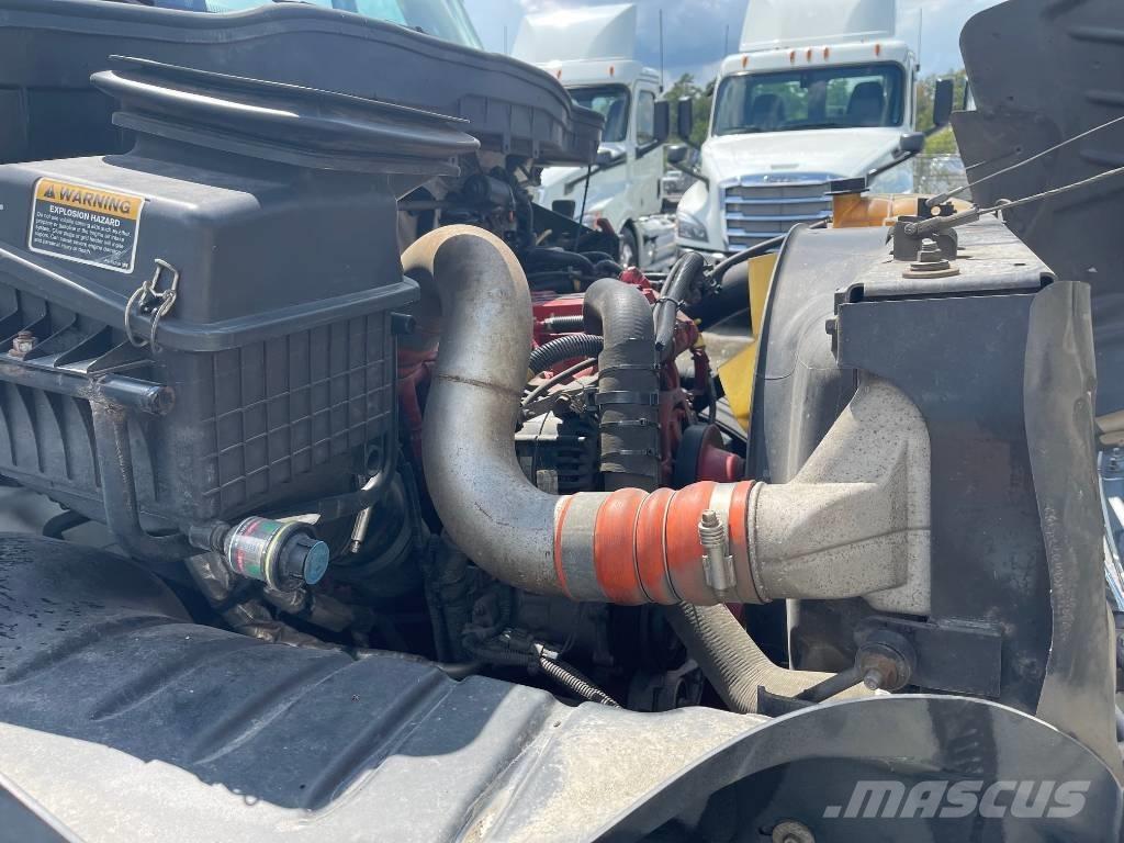 International 4300 Camiones con caja de remolque